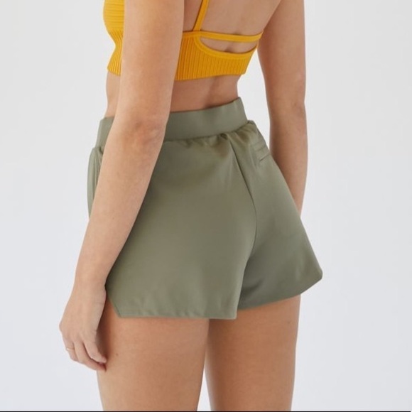 NWT Columbia Sandy Creek Stretch Semi Fitted Mid Rise 4” Shorts In Green - Picture 3 of 11